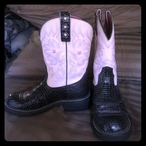 Women’s Ariat cowboy boots US sz 9.5B pink/black